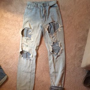 Urban Outfiters 26w High-Rise Mom Jeans